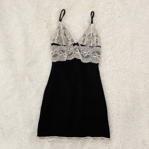 SUPER CUTE WHITE AND BLACK LACE MINI DRESS🕊🕊